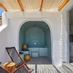 Bluewhite & Santorini شقة