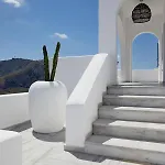 Bluewhite & Santorini شقة