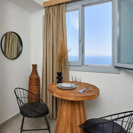 Bluewhite & Santorini Pýrgos