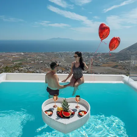 Bluewhite & Santorini Pýrgos