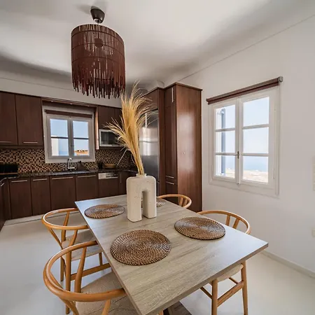 Bluewhite & Santorini Pýrgos