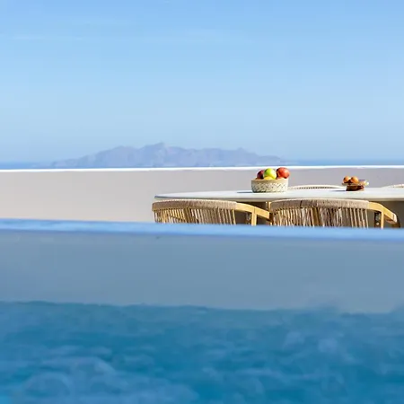 Bluewhite & Santorini Pýrgos