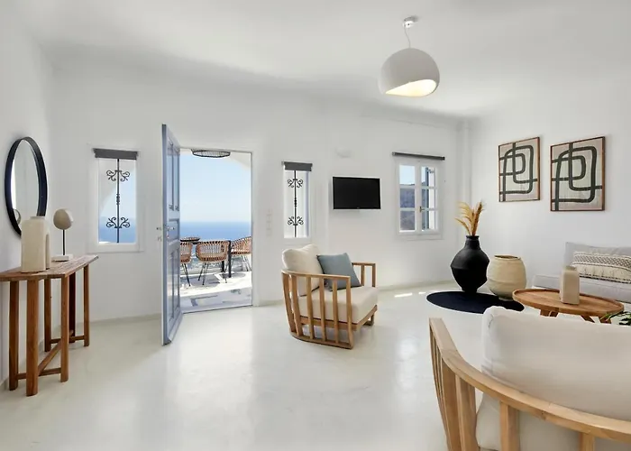 Bluewhite & Santorini * Pýrgos