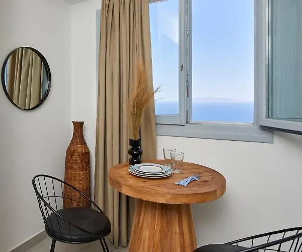 Bluewhite & Santorini Pýrgos