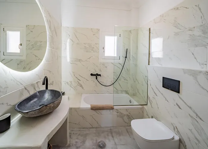 Bluewhite & Santorini Pýrgos