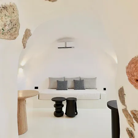 Bluewhite & Santorini * Pyrgos Kallistis